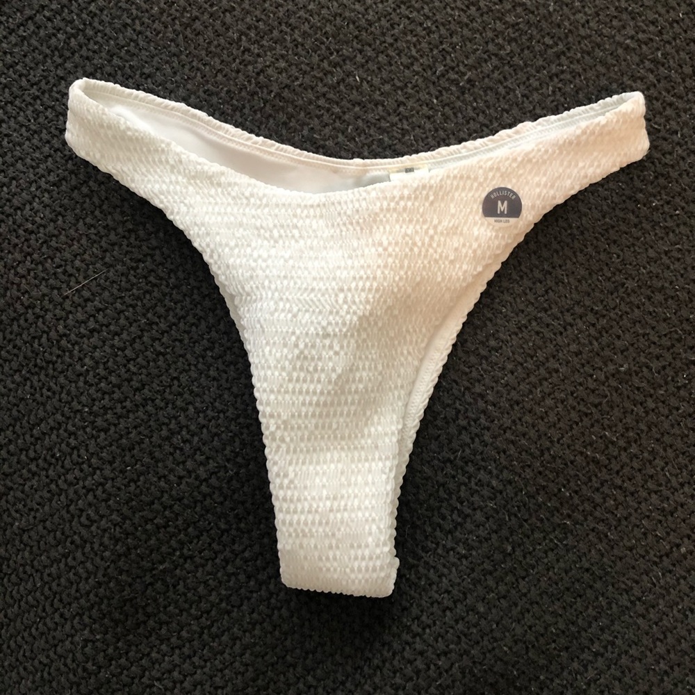 white ruffled bikini bottoms!!